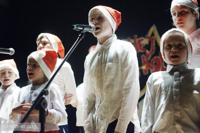 Występy młodych artystów na koncercie świątecznym