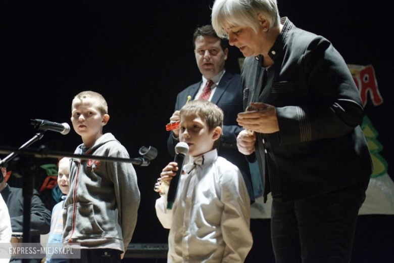 Występy młodych artystów na koncercie świątecznym