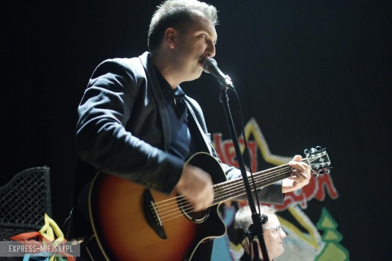 Występy młodych artystów na koncercie świątecznym