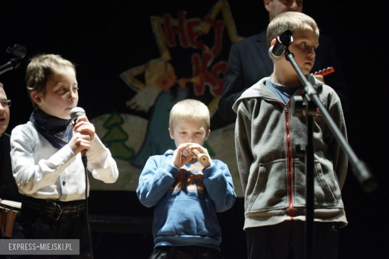Występy młodych artystów na koncercie świątecznym