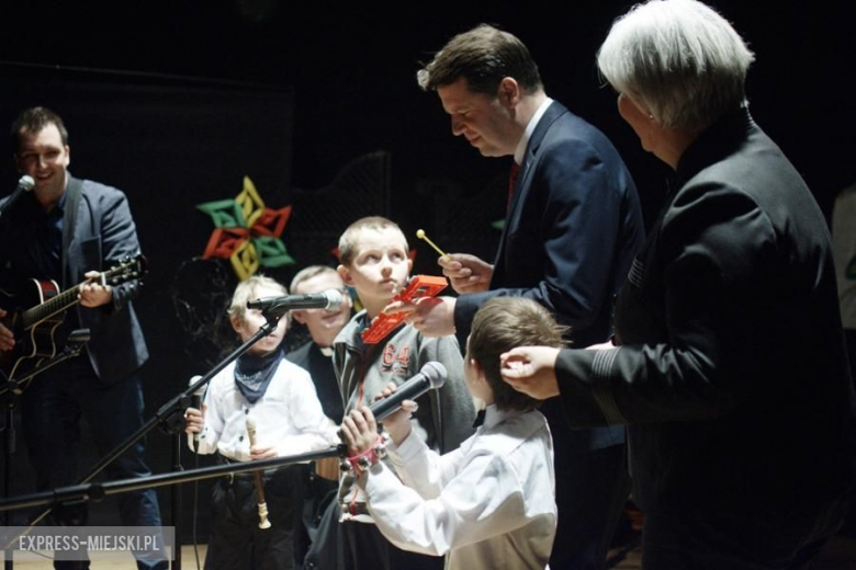 Występy młodych artystów na koncercie świątecznym