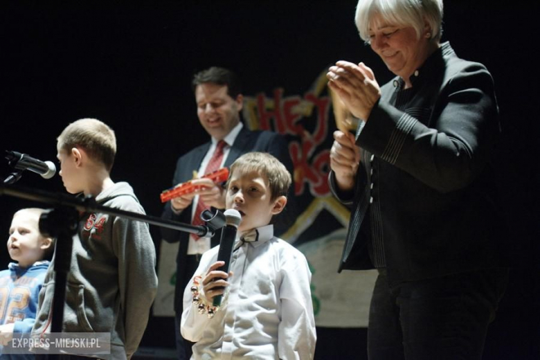 Występy młodych artystów na koncercie świątecznym