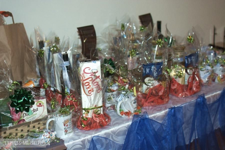 Podziękowania otrzymało około 100 osób