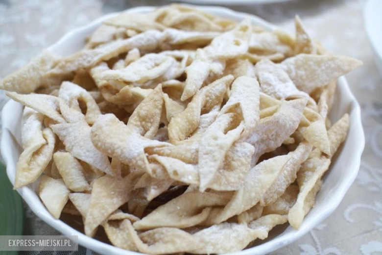 Pączki przygotowywały panie i najmłodsi mieszkańcy z Juszczyna