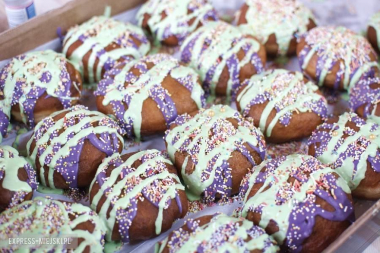 Pączki przygotowywały panie i najmłodsi mieszkańcy z Juszczyna
