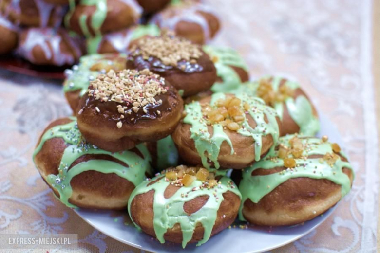Pączki przygotowywały panie i najmłodsi mieszkańcy z Juszczyna