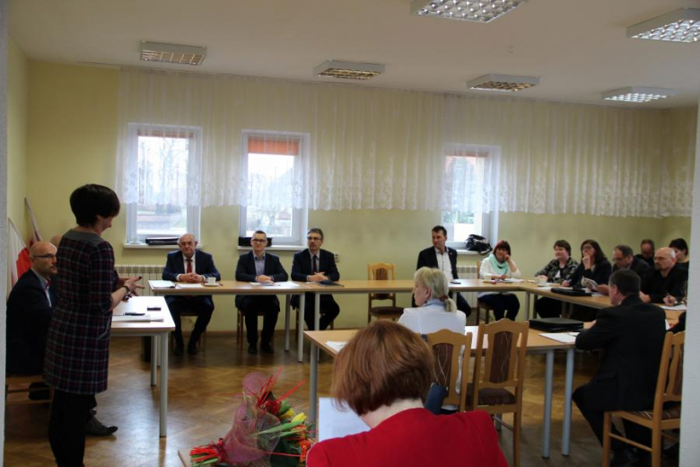 Podziękowanie dyrektor za 18 lat pracy w gimnazjum w Kostomłotach