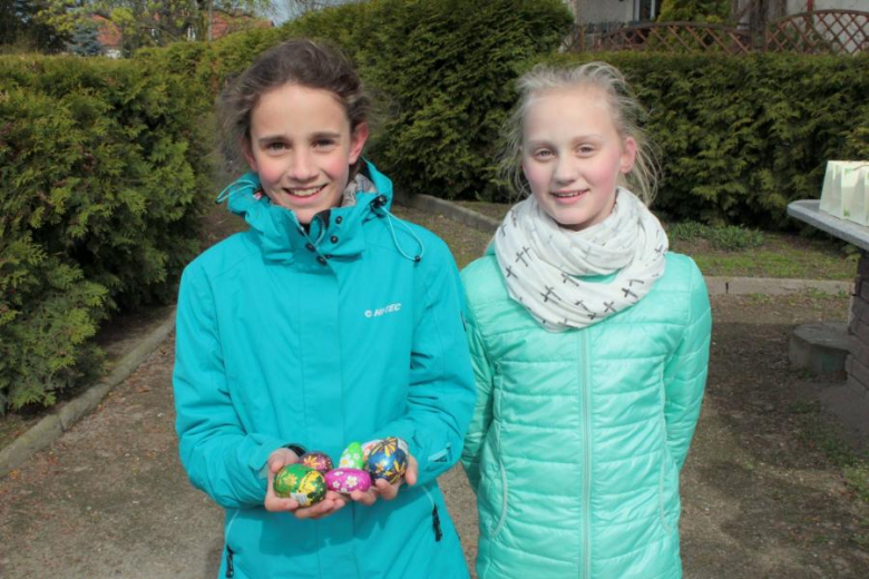 Uczniowie polowali na jajka w parku w Udaninie