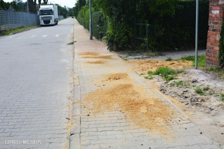 Chodnik na ulicy Spółdzielczej w Środzie Śląskiej