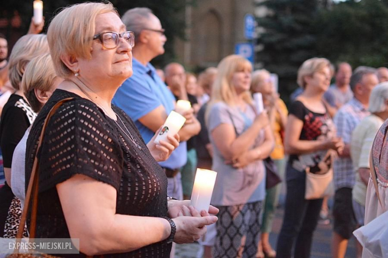 Protest przed budynkiem sądu w Środzie Śląskiej