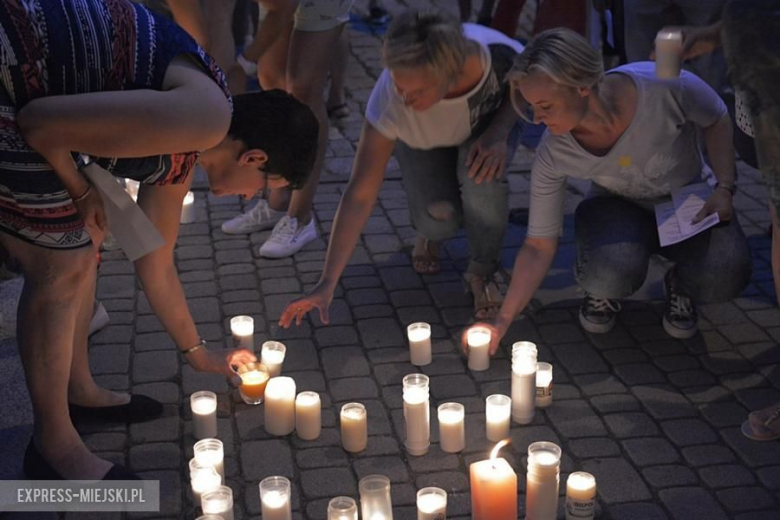 Protest przed budynkiem sądu w Środzie Śląskiej
