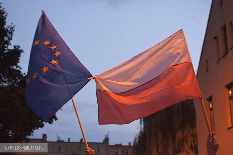 Protest przed budynkiem sądu w Środzie Śląskiej