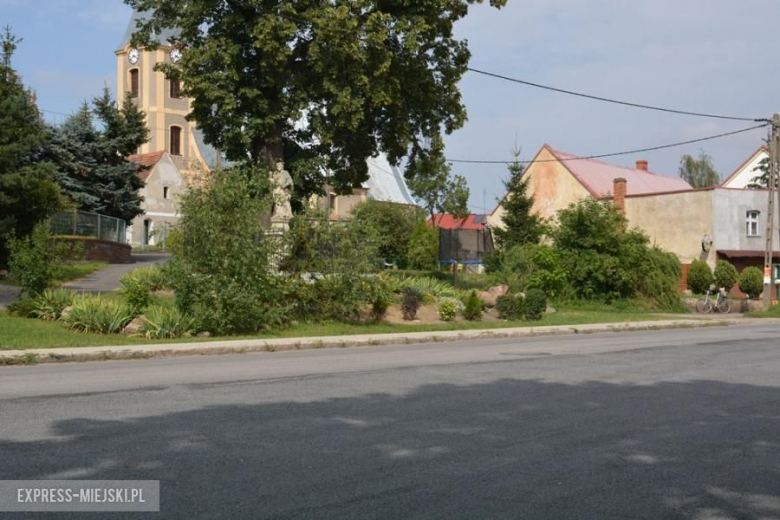 Teren przy świetlicy wiejskiej w Krynicznie