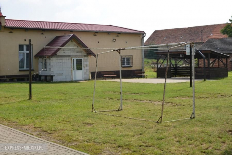 Teren przy świetlicy wiejskiej w Krynicznie