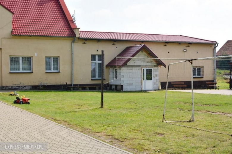 Teren przy świetlicy wiejskiej w Krynicznie