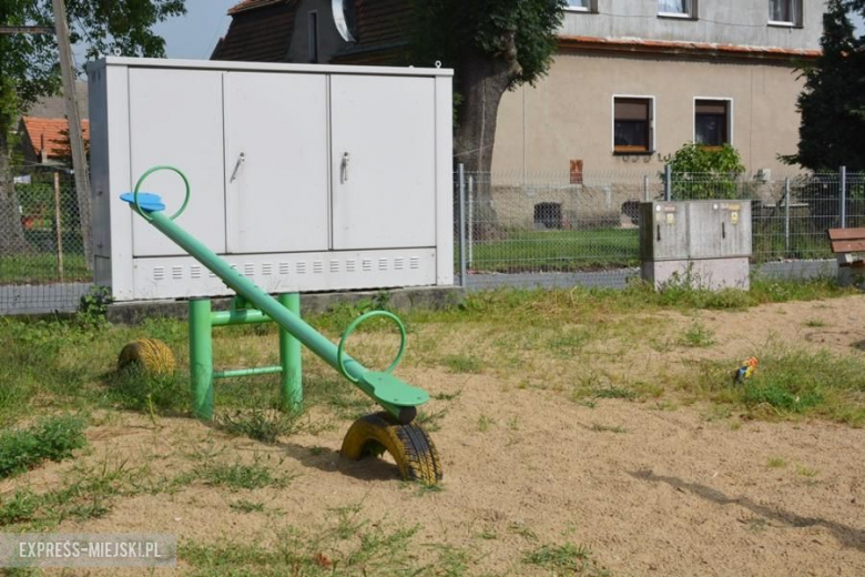 Teren przy świetlicy wiejskiej w Krynicznie