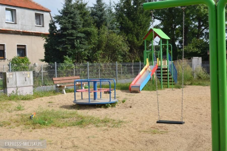 Teren przy świetlicy wiejskiej w Krynicznie