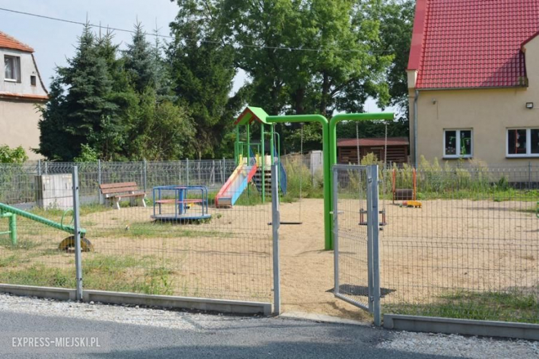 Teren przy świetlicy wiejskiej w Krynicznie