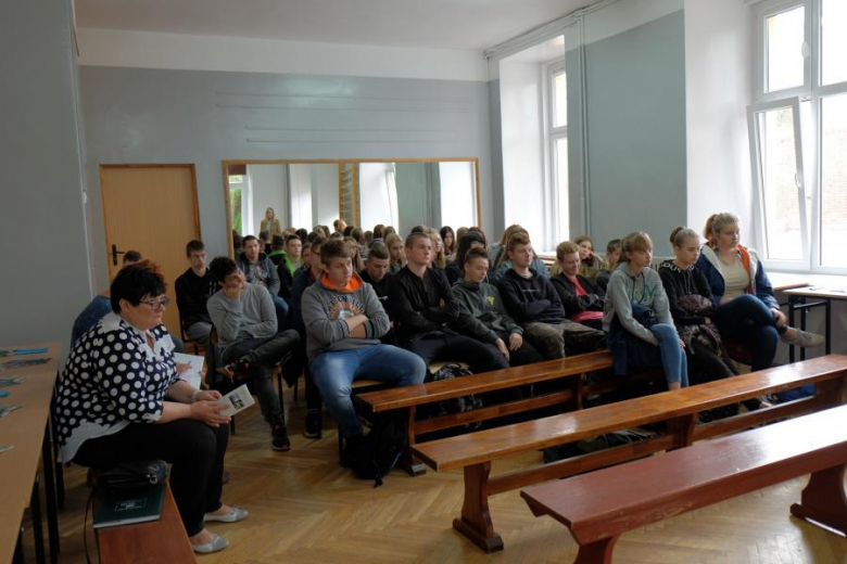 Spotkanie uczniów z pracownikami