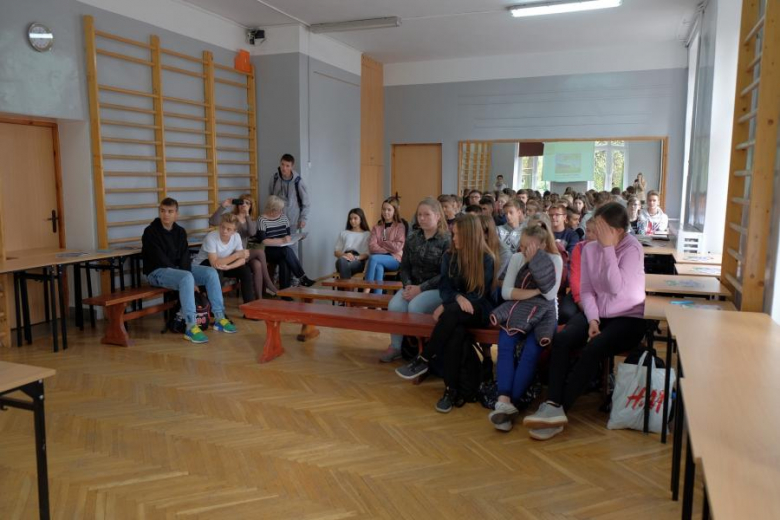 Spotkanie uczniów z pracownikami