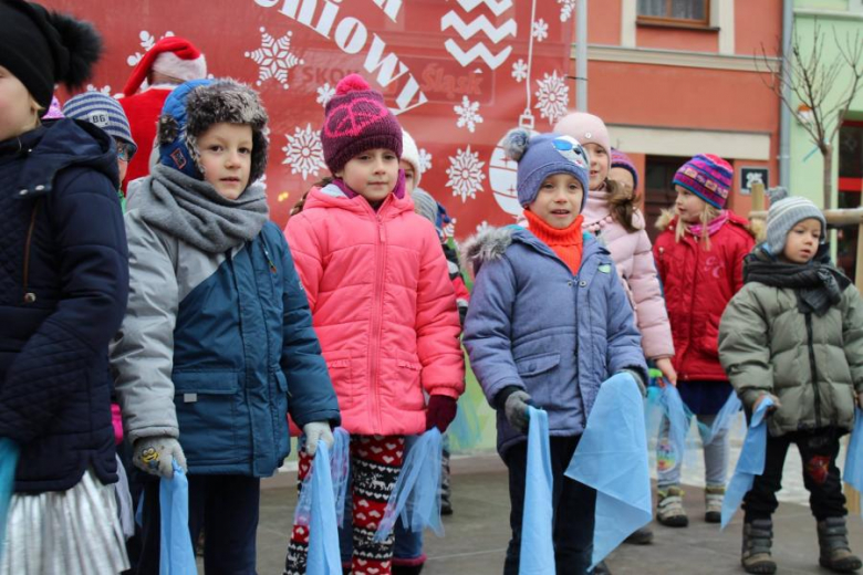 Występy przedszkolaków na jarmarku