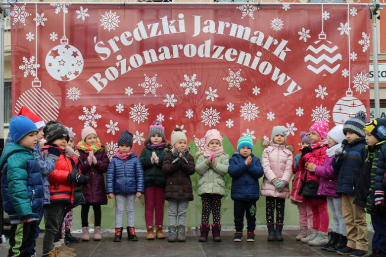 Występy przedszkolaków na jarmarku