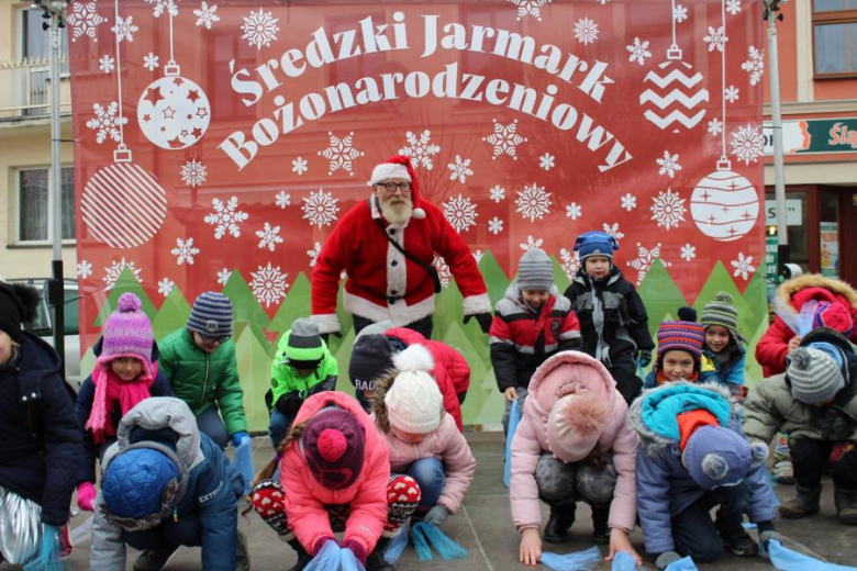 Występy przedszkolaków na jarmarku