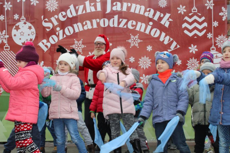 Występy przedszkolaków na jarmarku