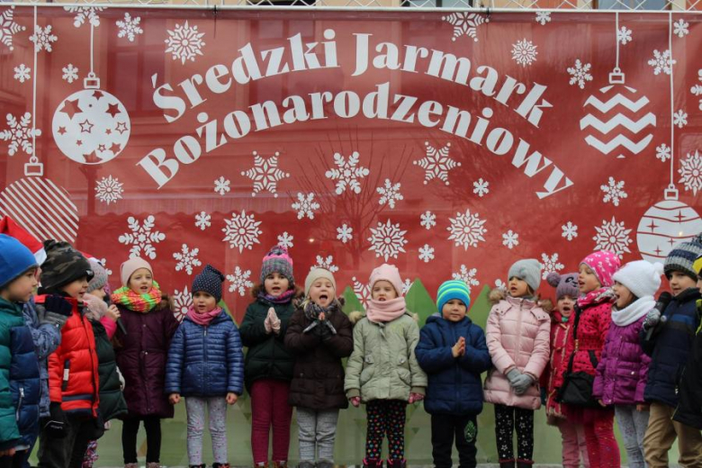 Występy przedszkolaków na jarmarku