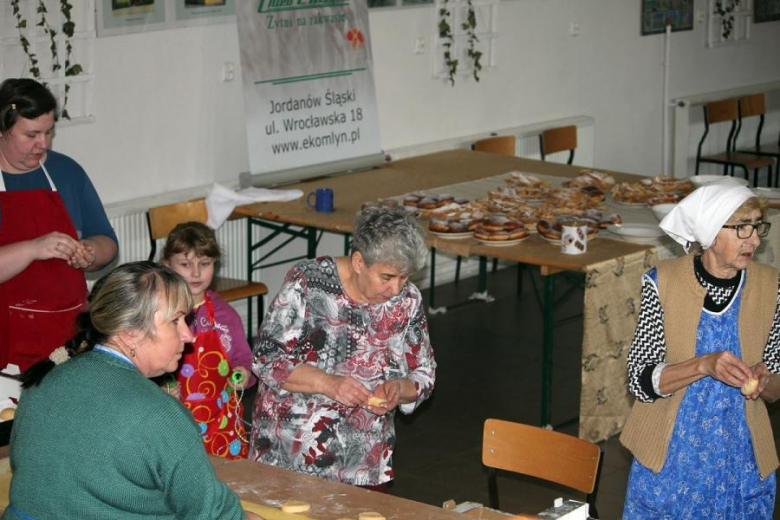 Wspólne pieczenie pączków Juszczynie