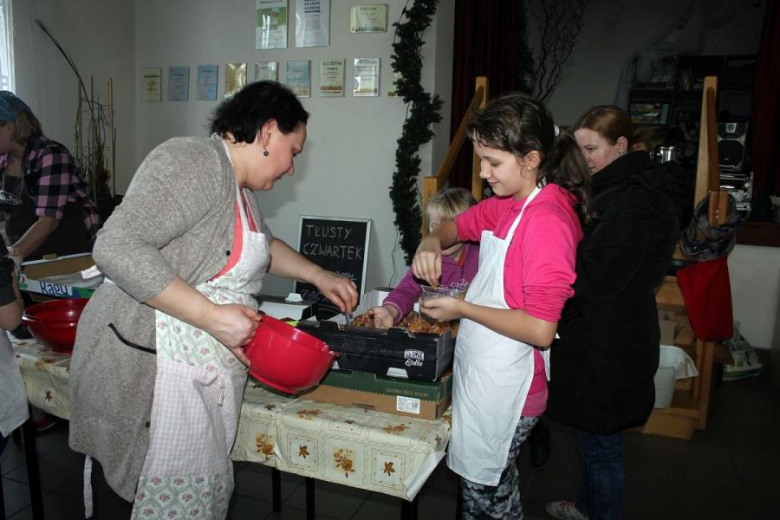 Wspólne pieczenie pączków Juszczynie