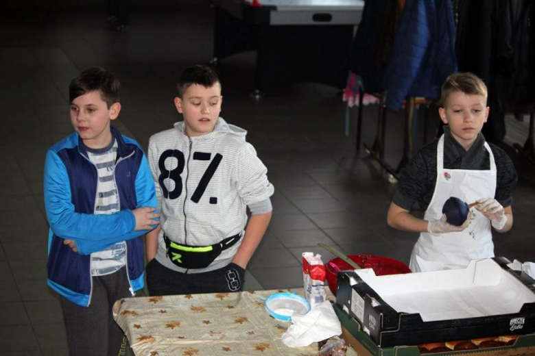 Wspólne pieczenie pączków Juszczynie