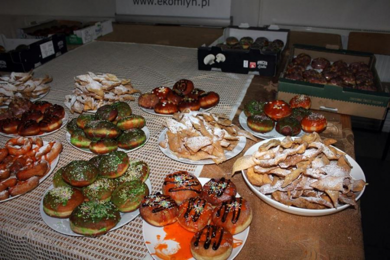 Wspólne pieczenie pączków Juszczynie