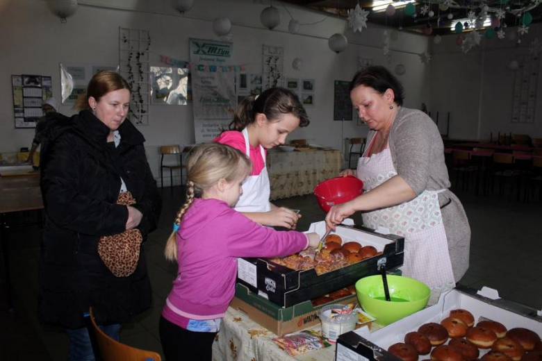 Wspólne pieczenie pączków Juszczynie