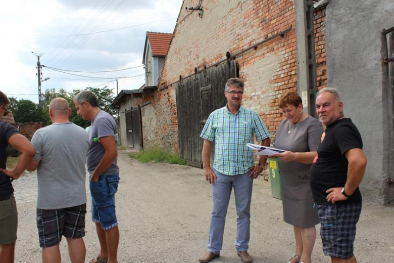 Podpisanie umowy na przebudowę drogi w Lasku