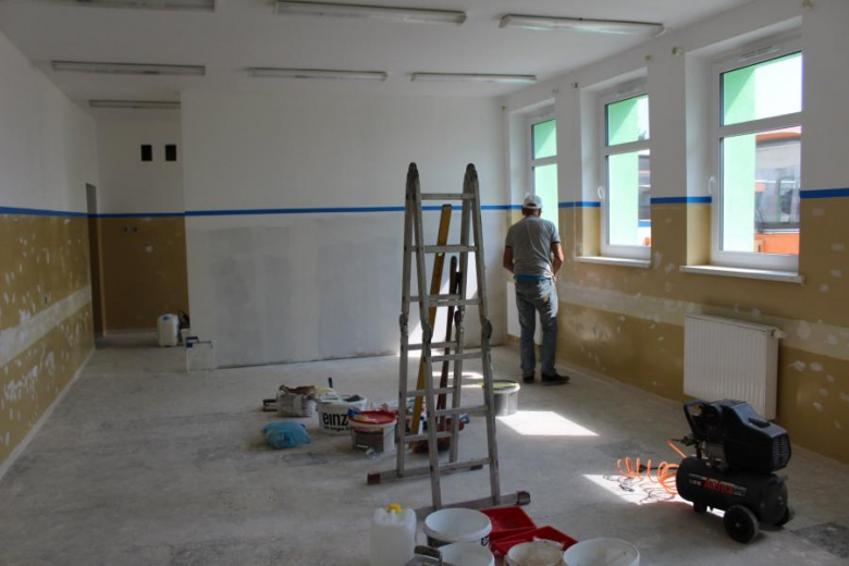 Remont w szkole podstawowej w Ujeździe Górnym