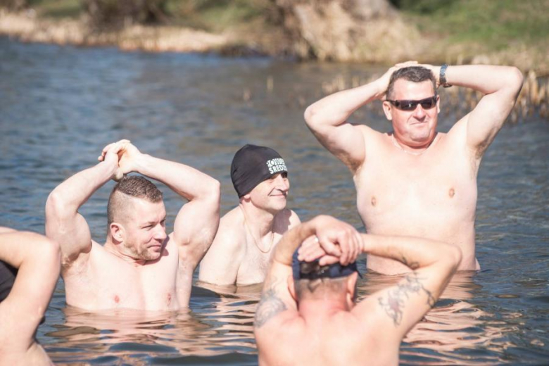 Niedzielnie morsowanie na Kajakach