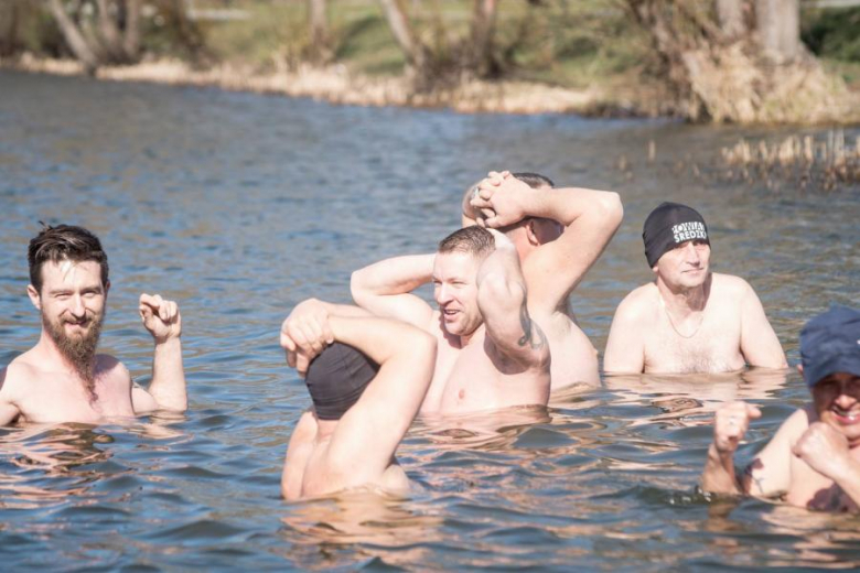 Niedzielnie morsowanie na Kajakach