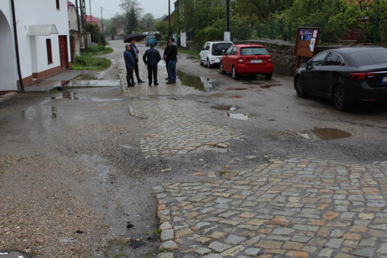 Podpisanie umowy i przekazanie placu budowy.