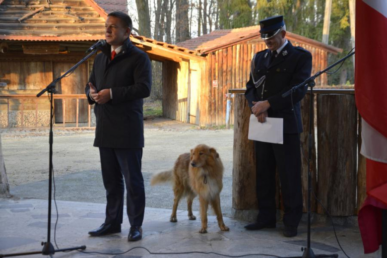 Przekazanie wozu strażackiego