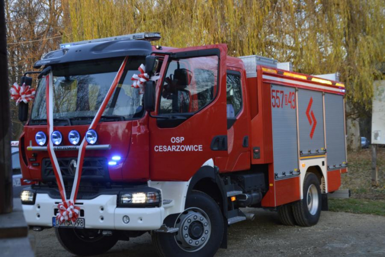 Przekazanie wozu strażackiego