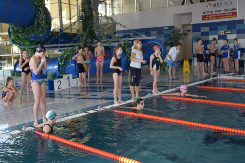 Już po raz ósmy w Średzkim Parku Wodnym zorganizowano Mikołajkowe Zawody Pływackie dla uczniów szkół