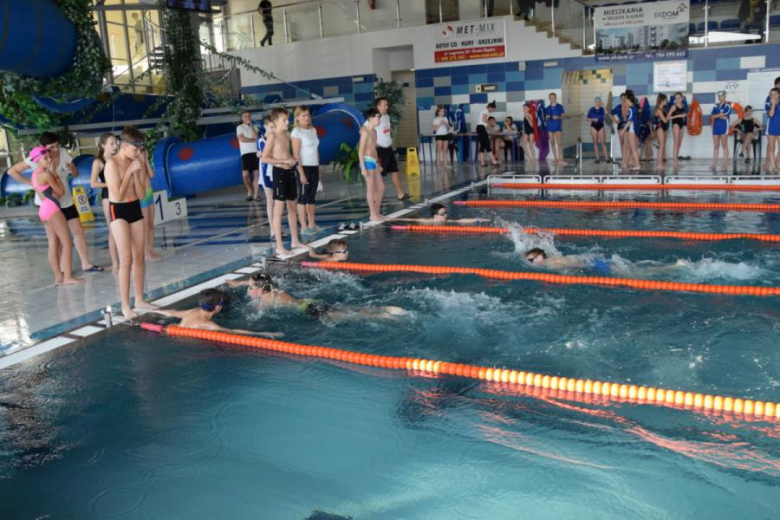 Już po raz ósmy w Średzkim Parku Wodnym zorganizowano Mikołajkowe Zawody Pływackie dla uczniów szkół