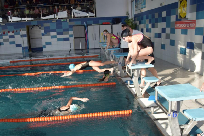 Już po raz ósmy w Średzkim Parku Wodnym zorganizowano Mikołajkowe Zawody Pływackie dla uczniów szkół