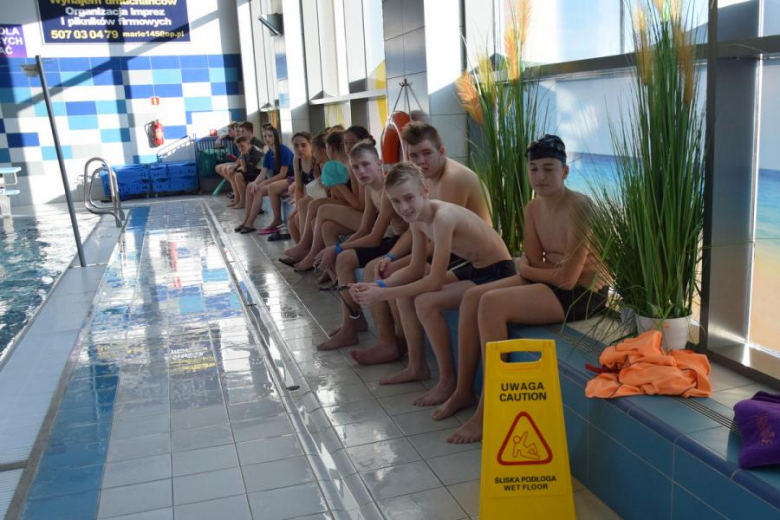 Już po raz ósmy w Średzkim Parku Wodnym zorganizowano Mikołajkowe Zawody Pływackie dla uczniów szkół