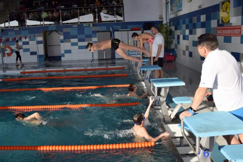 Już po raz ósmy w Średzkim Parku Wodnym zorganizowano Mikołajkowe Zawody Pływackie dla uczniów szkół