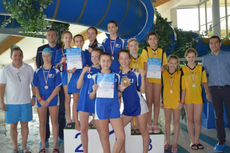 Już po raz ósmy w Średzkim Parku Wodnym zorganizowano Mikołajkowe Zawody Pływackie dla uczniów szkół