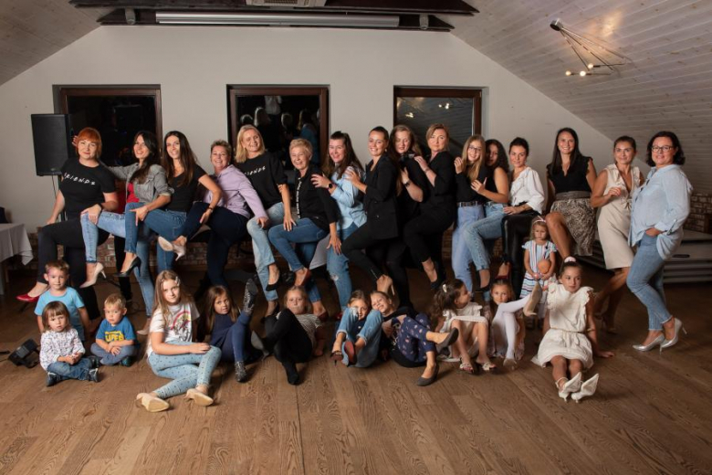 Sesja zdjęciowa uczestniczek II Ogólnopolskiego Dnia Szpilek