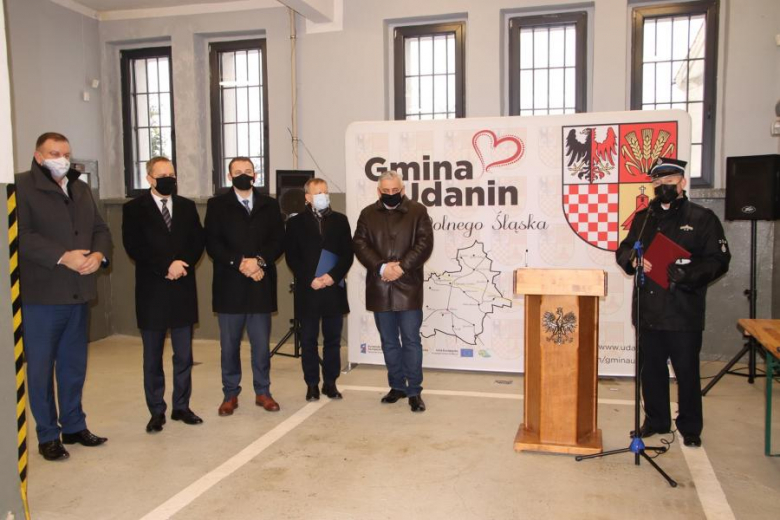 Przekazanie nowego sprzętu dla strażaków