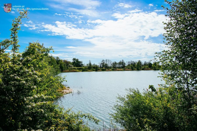 Wysprzątali stawy w Ujeździe Górnym. W gminie Udanin rozpoczęli Trashtag Challenge